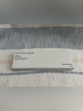 Rare Beauty Soft Pinch Brush